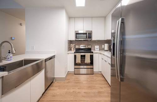 Charlotte Center City Apartment | Stylish quarters in the heart of Uptown near stadiums, parks, & offices.