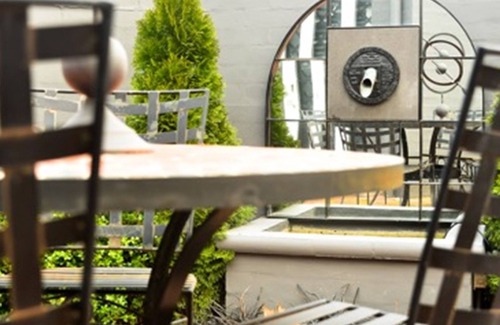 Bathurst Apartment | Stylish renovated heritage apartment, in quiet tree lined st close to the CBD