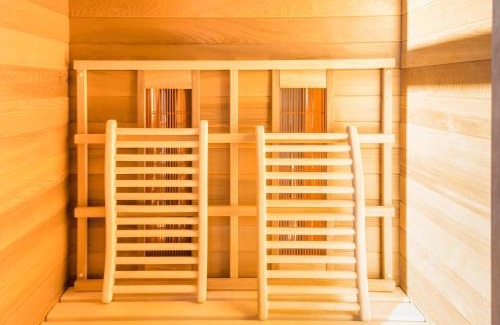 Saint-Hubert House | Stylish Retreat with Sauna, cleaning included
