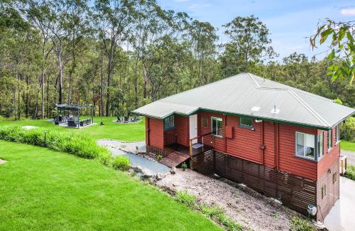 Moorina House | Stylish, Scenic Rural Retreat