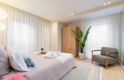 Leixões Apartment | Stylish & Spacious Flat near the Beach by HostWise