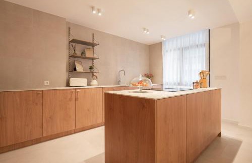 Leixões Apartment | Stylish & Spacious Flat near the Beach by HostWise