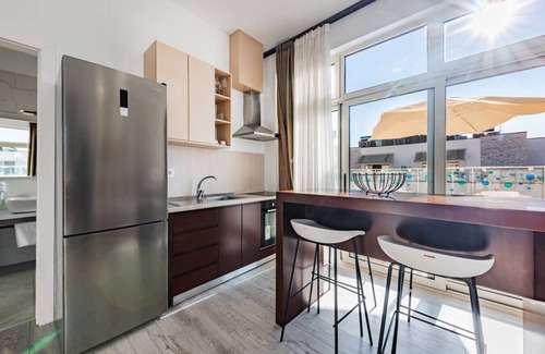 Qerek Apartment | Stylish Studio with Spacious Balcony -Trendafili