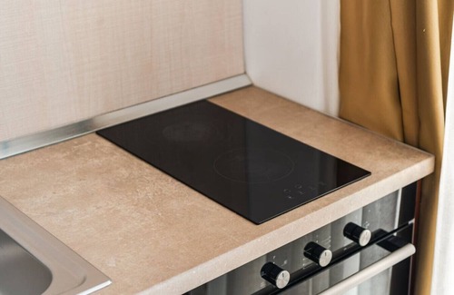 Qerek Apartment | Stylish Studio with Spacious Balcony -Trendafili