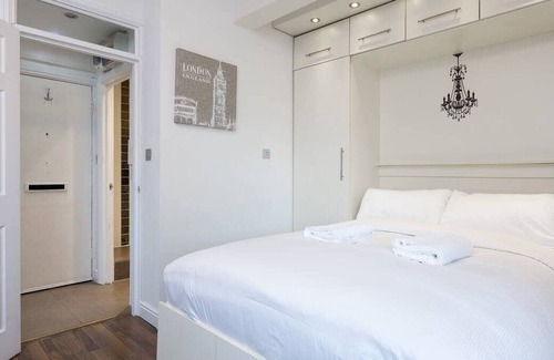 Pembridge Apartment | Stylish Studio Near Notting Hill Station!