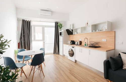 Jesus Apartment | Stylish Studio with Easy Access to Valencia's Best