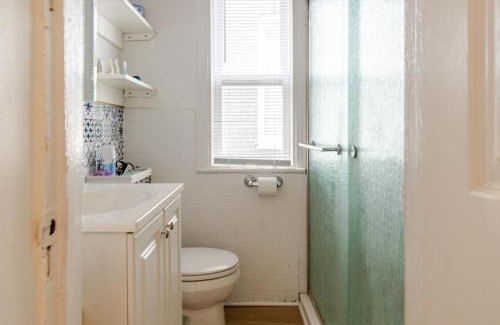 Bloomingdale Apartment | Stylish Urban 2BR at Washington DC with Free Parking