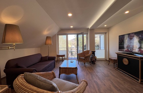 Wirsberg Apartment | Stylish vacation apartment with river view