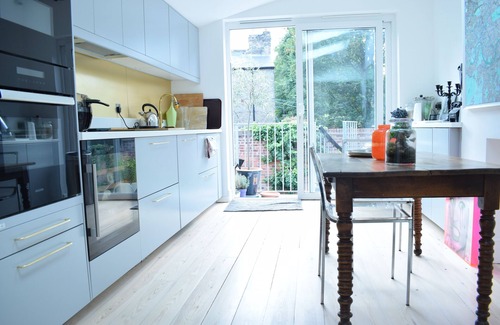Southwark Apartment | Stylish & vast 2 bedroom apt in authentic London