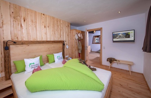 Maishofen Ski Chalet | Stylishly renovated Moarhaus Chalet with private sauna