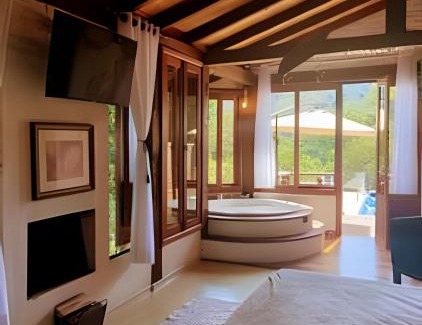 Mairipora Ski Chalet | Suíte c/Café, Hidro, Lareira e Piscina - 20min SP