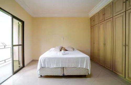 Liberdade House | Suíte privativa 5 minutos metrô com Piscina e churrasqueira