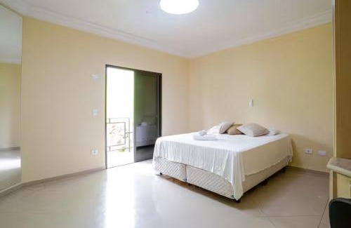 Liberdade House | Suíte privativa 5 minutos metrô com Piscina e churrasqueira
