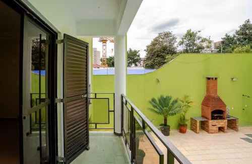 Liberdade House | Suíte privativa 5 minutos metrô com Piscina e churrasqueira