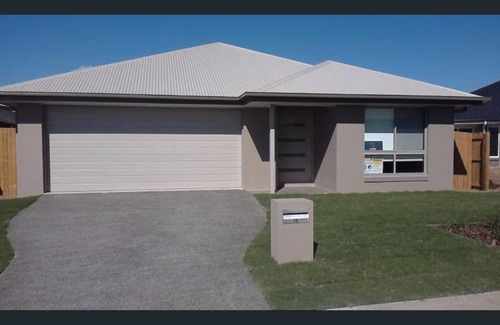 Deebing Heights House | Suburban Serenity, Deebing Heights in Ipswich