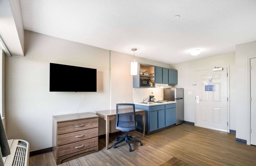 Dulles Town Center Hotel | Suburban Studios Sterling - Washington Dulles