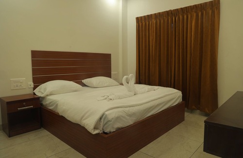 Thirukadaiyur Hotel | Sudeeksha Residency
