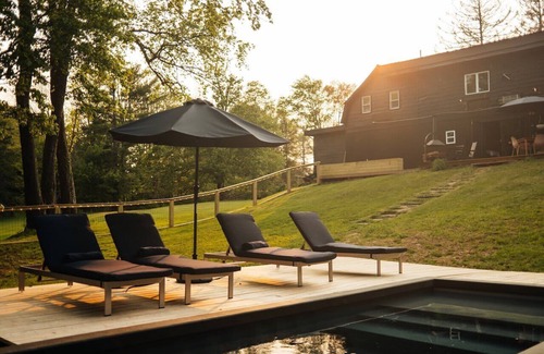Jeffersonville House | Suite 001 Summary: Th