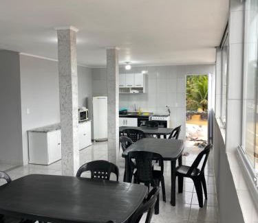Indaia House | Suite 5 a 3 quadras da praia