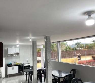 Indaia House | Suite 5 a 3 quadras da praia