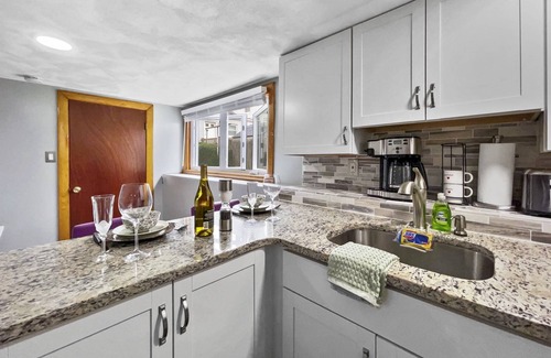 Chelsea Condo | Suite at House of L