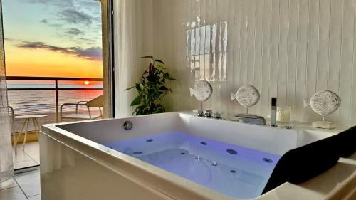 Mediterranee Apartment | Suite Balnéo Canet