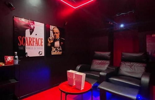 Melun House | Suite cinéma et jacuzzi privé