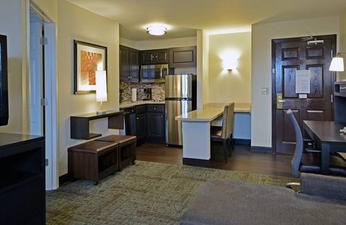 Beckett Ridge Condo | Suite | Free Breakfast & Indoor Pool + Gym