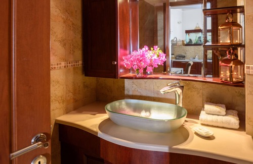 Fira House | Suite Home Santorini