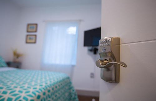 North Miami Beach House | Suite Life at Chez Mercedes