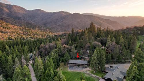 Springville House | Suite Meadow @CN Lodge# 7