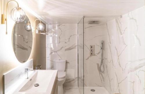 7th Arrondissement Apartment | Suite Ocre