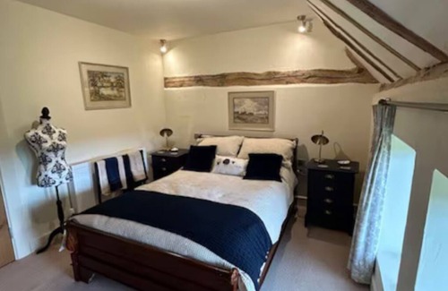 Ardens Grafton Bed & Breakfast | Suite of Three Rooms in a Beautiful Converted Barn in Barton