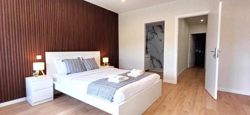 Oliveira do Douro House | Suite Room With Balcony and Douro Views