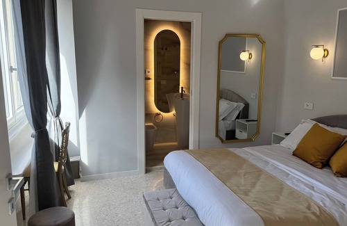 Reggio Calabria House | SUITE WITH BALCONY IN B&B AC GOLD BOUTIQUE