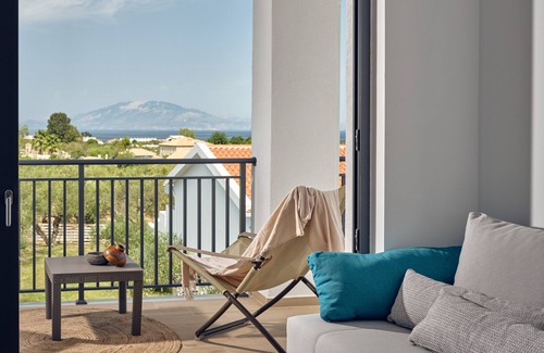 Drosia Hotel | Suite with Sea View Annex 200