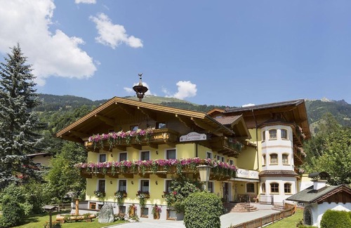 Dorfgastein House | Suite with shower, WC Edelweiss and Großglockner - Untermüllnergut, country hotel