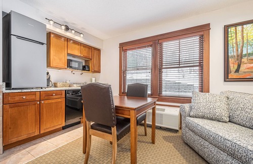 Thayerville Condo | Suites at Silver Tree A124