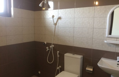 Pottuvil Division 2 House | Summer Cottage