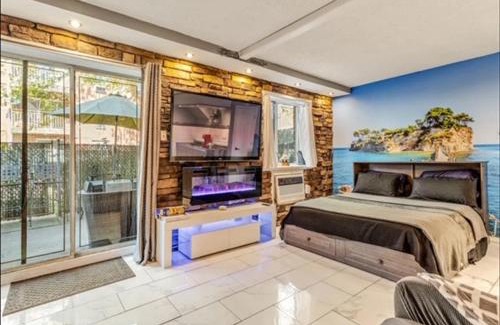 Georgetown Apartment | Summer Getaway in Brooklyn Private Room, Bath, Kitchen & Backyard