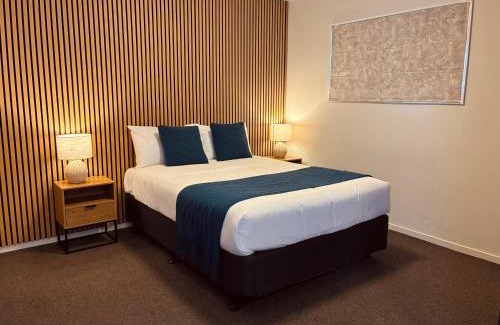 Orewa House | Summer Inn Motel - Newly Renovated, 2 Min Walk to Orewa Beach