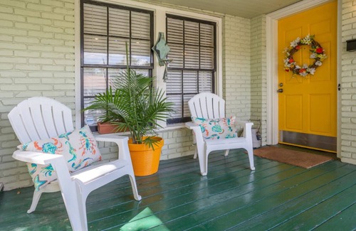Courier City - Oscawana House | Summer Special Tampa Key West Style Bungalow and Pool