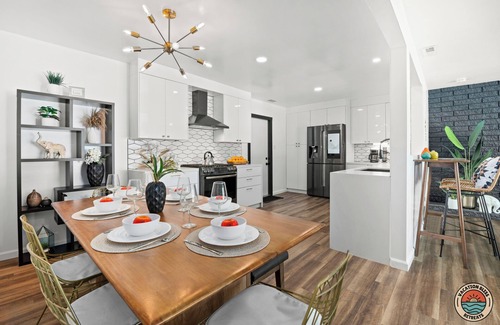 San Carlos House | Summer Style: Pool, 5BR & Private Guest House!