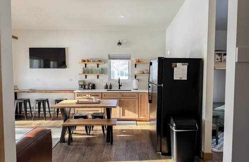 Necedah House | Summer Tiny Home and Bunkhouse getaway at Timber Landing! Hot Tub & Wood Sauna