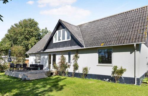 Bronde Villa | Summerhouse With Both Island Charm And Sea View