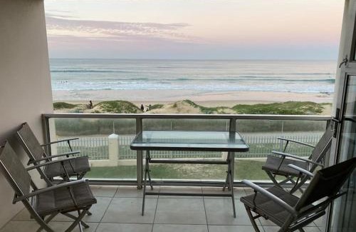 Pollok Beach Apartment | SummerSeas #47 - Top floor sea view apartment