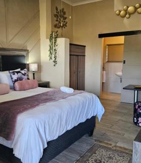 Outer West Durban Hotel | Summerveld Lodge & Country Kitchen