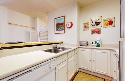 Mammoth Lakes Condo | Summit 234 Pet-Friendly, Quaint, Walk to Eagle Lodge by RedAwning