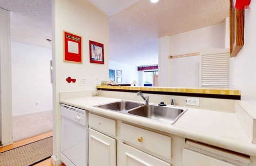 Mammoth Lakes Condo | Summit 234 Pet-Friendly, Quaint, Walk to Eagle Lodge by RedAwning