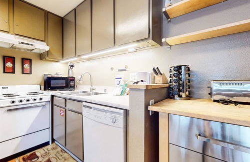 Mammoth Lakes Condo | Summit 258 Pet-Friendly, Comfortable, Great Complex Amenities by RedAwning